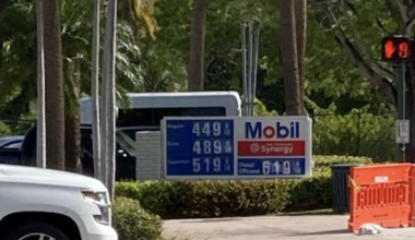 Miami gas prices remain under $3 per gallon | Miami