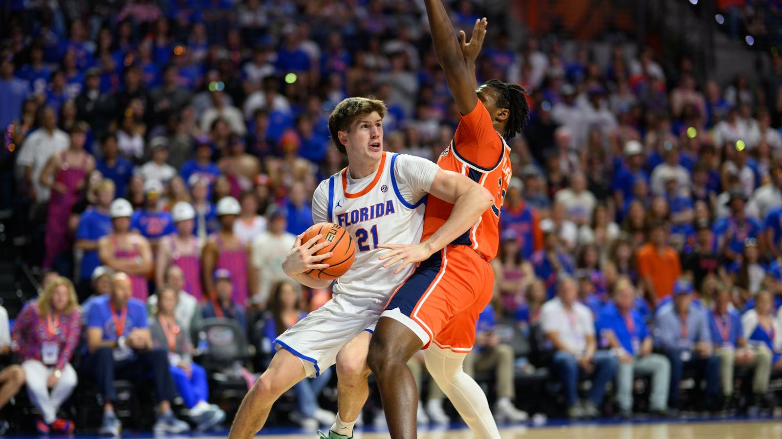 Florida’s late-game burst against Texas leads to eighth straight win