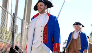 Bruins arrive in style for Stadium Series