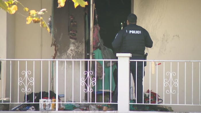 Firefighter hospitalized after responding to apartment fire in Hollywood