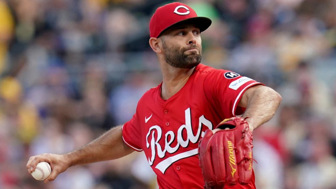The Rays have reportedly acquired Nick Martinez, who went 11-14 with a 4.45 ERA in 26 starts and 14 relief appearances with Cincinnati last year. (AP Photo)