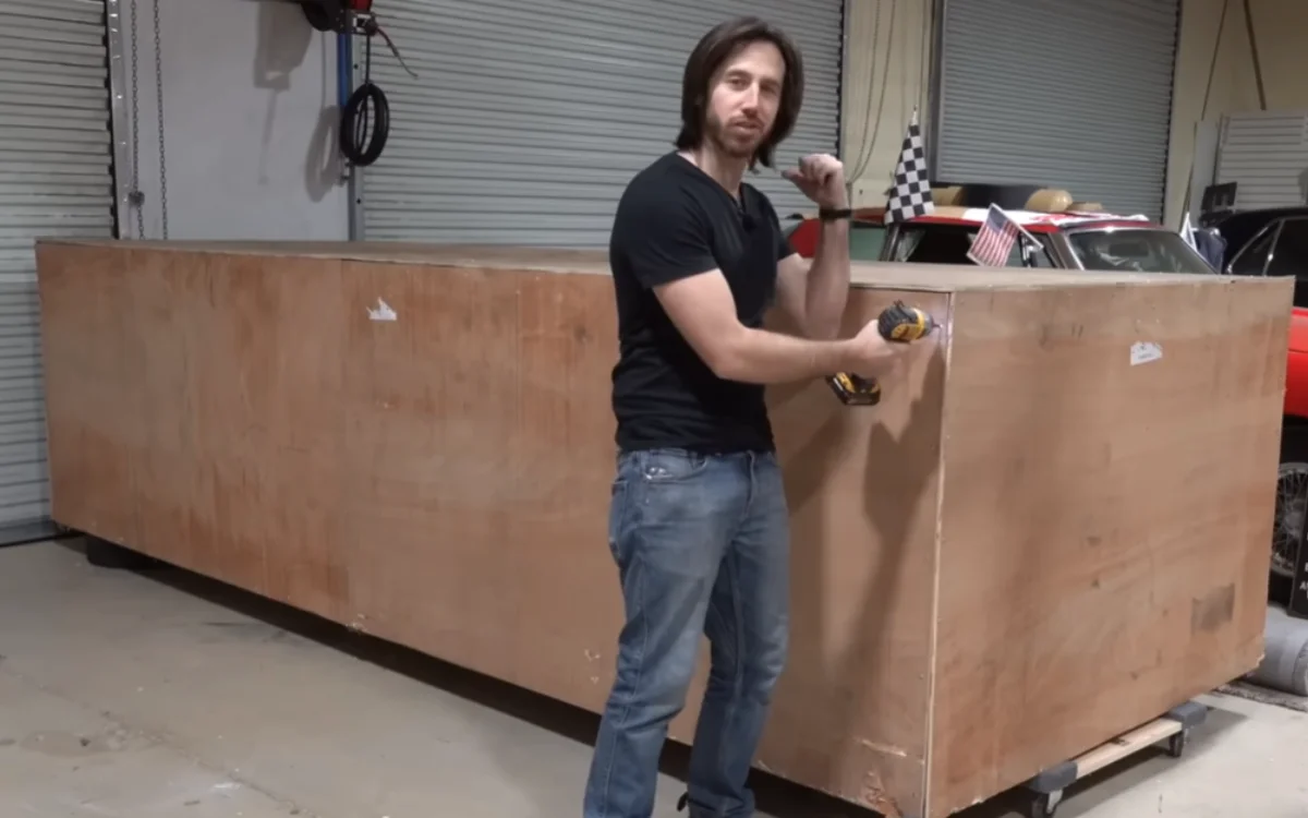 Man has $1,000 Alibaba boat shipped from China to Miami and gets a big surprise when unboxing