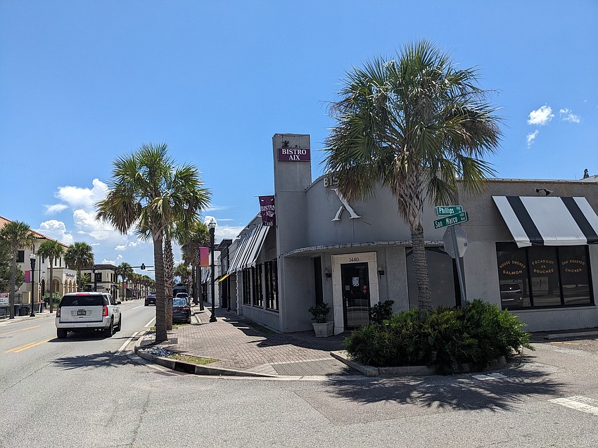Mike and Terry Schneider, founders of the Loop Pizza Grill chain, created Bistro AIX in 1999.