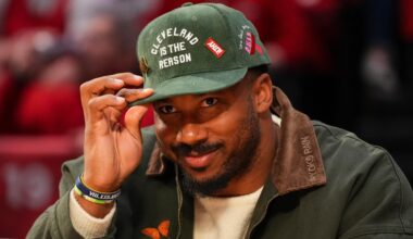 Browns' Myles Garrett Takes Locker-Room Photo With Miami MCBB Team As RedHawks Stay Undefeated