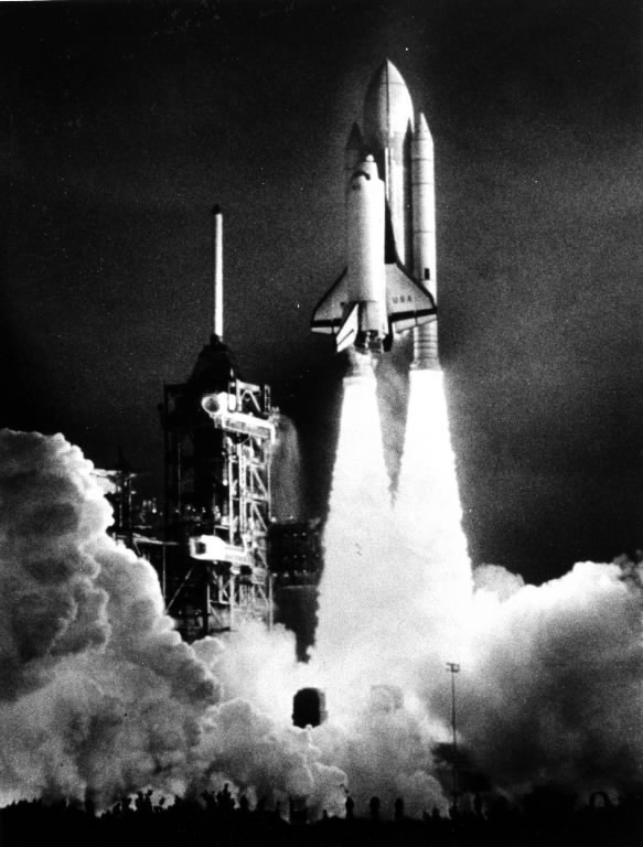 April 12, 1981 (Kennedy Space Center, FL) - Space Shuttle...