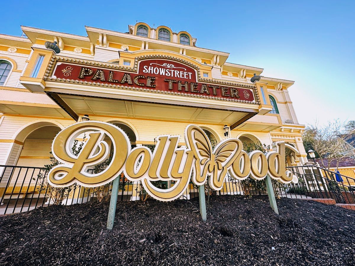 Dollywood sign