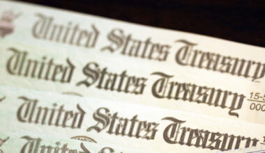 Miami U.S. Postal worker arrested in alleged theft of over $1M in Treasury checks – NBC 6 South Florida