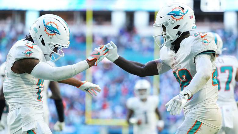 NFL Insider Shares De'Von Achane & Jaylen Waddle Update Amid Dolphins Trade Rumors
