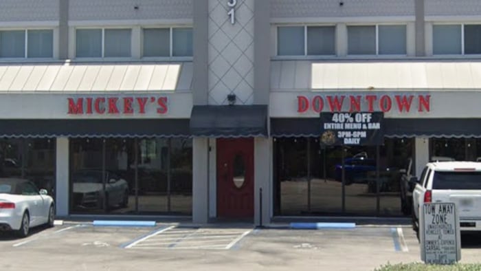 1 restaurant, 100 rodent droppings!