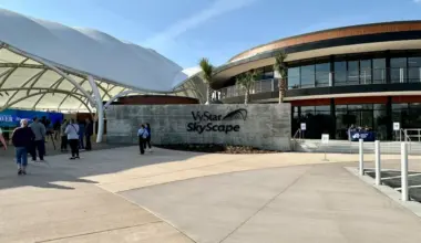 Grand new entrance puts you into the Jacksonville zoo