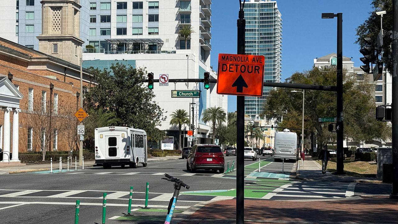 A detour sign on Rosalind Avenue warns of a detour ahead at Magnolia Avenue as crews transform Magnolia into a two-way street. (Spectrum News/Keith Landry)