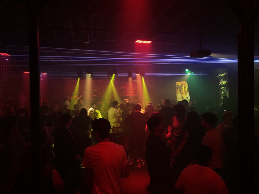 The Crow’s Nest goes to the Castle  – The Crow's Nest