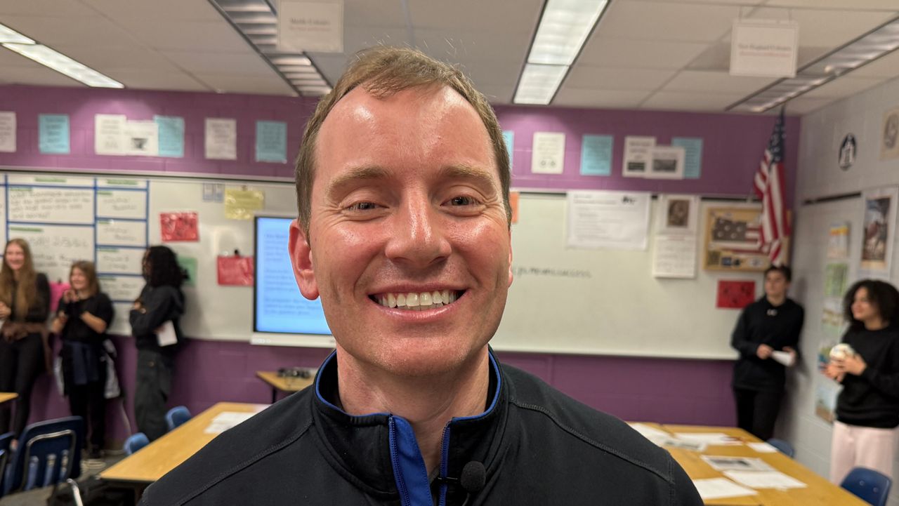 Orlando teacher makes history come alive in the classroom