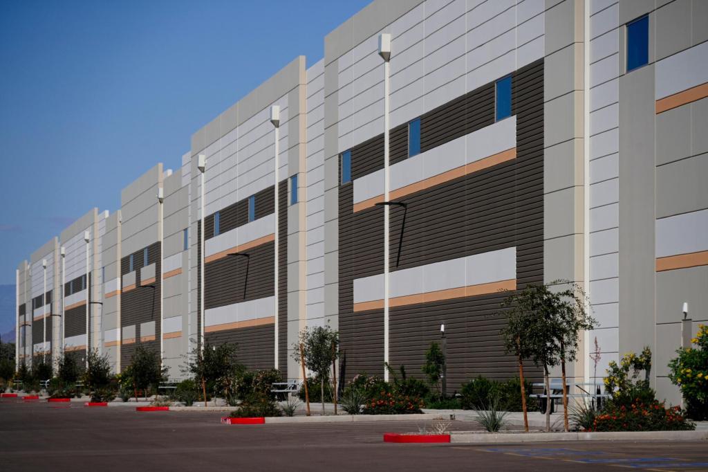 ICE begins to purchase warehouses, but some owners are backing out of deals – Orlando Sentinel