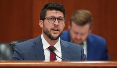 Florida attorney general accepts part-time professor position