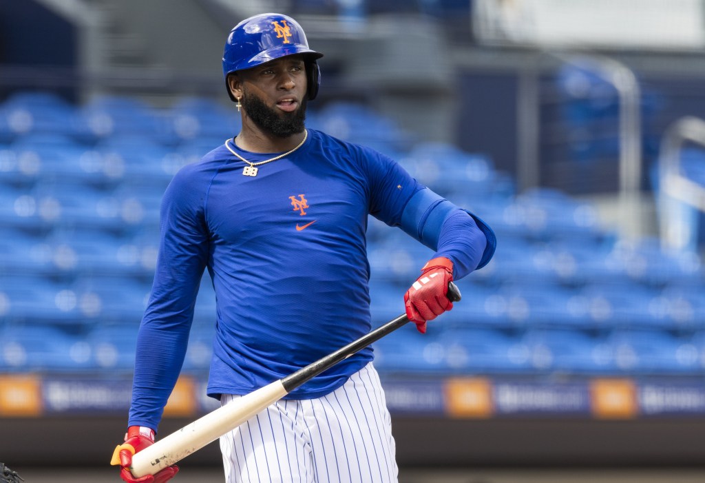 Luis Robert Jr. takes batting practice during Mets' spring training on Feb. 19, 2026 in Port St. Lucie.