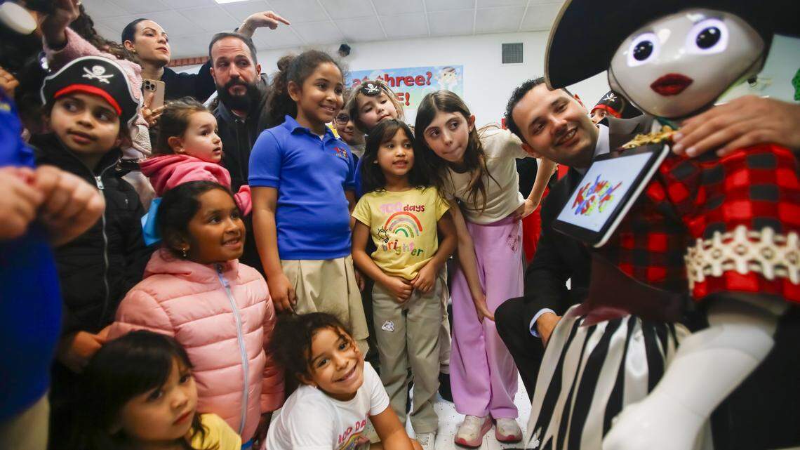 Pepper the robot teacher debuts in Hialeah
