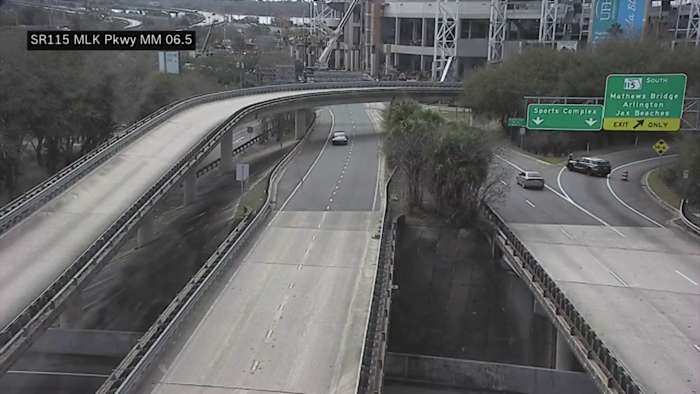 Motorcyclist dies in crash on Arlington Expressway E. at Mathews Bridge