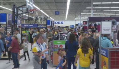 Eager Banana Ball fans line up Friday night in Tallahassee for meet and greet