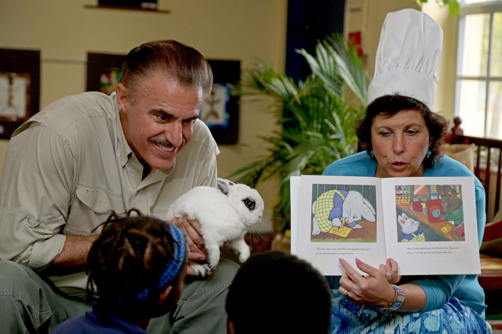 Ron Magill, the face and voice of Zoo Miami, announces his retirement – Sun Sentinel