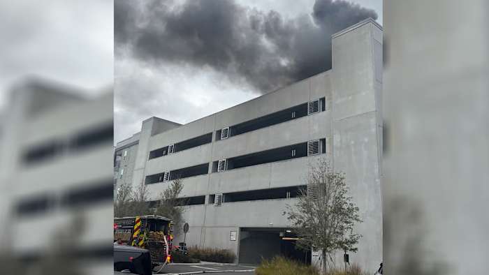 Vehicles catch fire at apartment parking garage near UCF