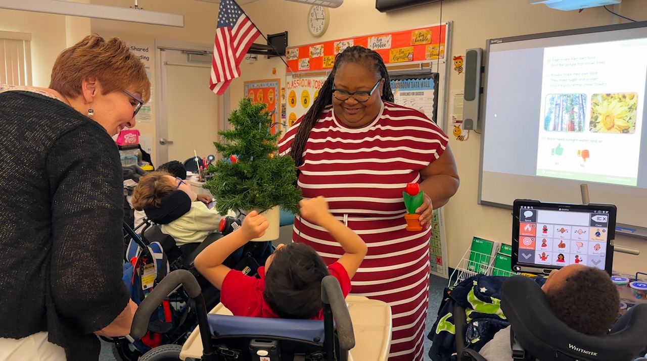 Paraprofessional Tamara McKinney (right) works with her students. (Spectrum News)