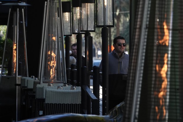 Along Las Olas in Fort Lauderdale, restaurants brought out heaters for outside diners on Sunday, Feb. 1. 2026. (Joe Cavaretta/South Florida Sun Sentinel)