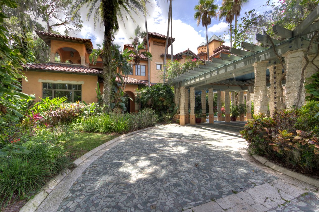 Lakefront estate with ornate Filipino wood carvings sells for $11M – Orlando Sentinel