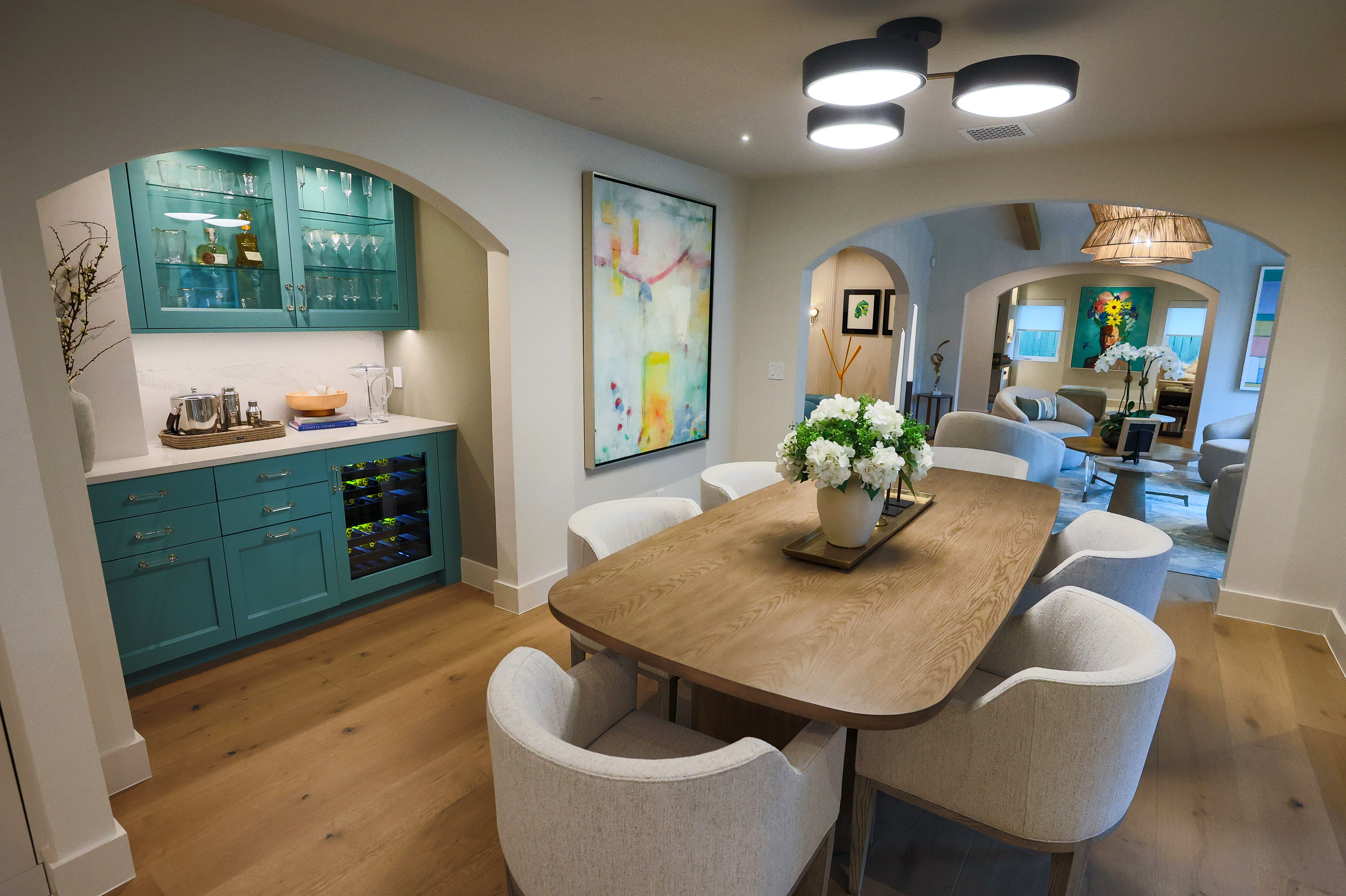 The dining room and bar of the home at 1120...