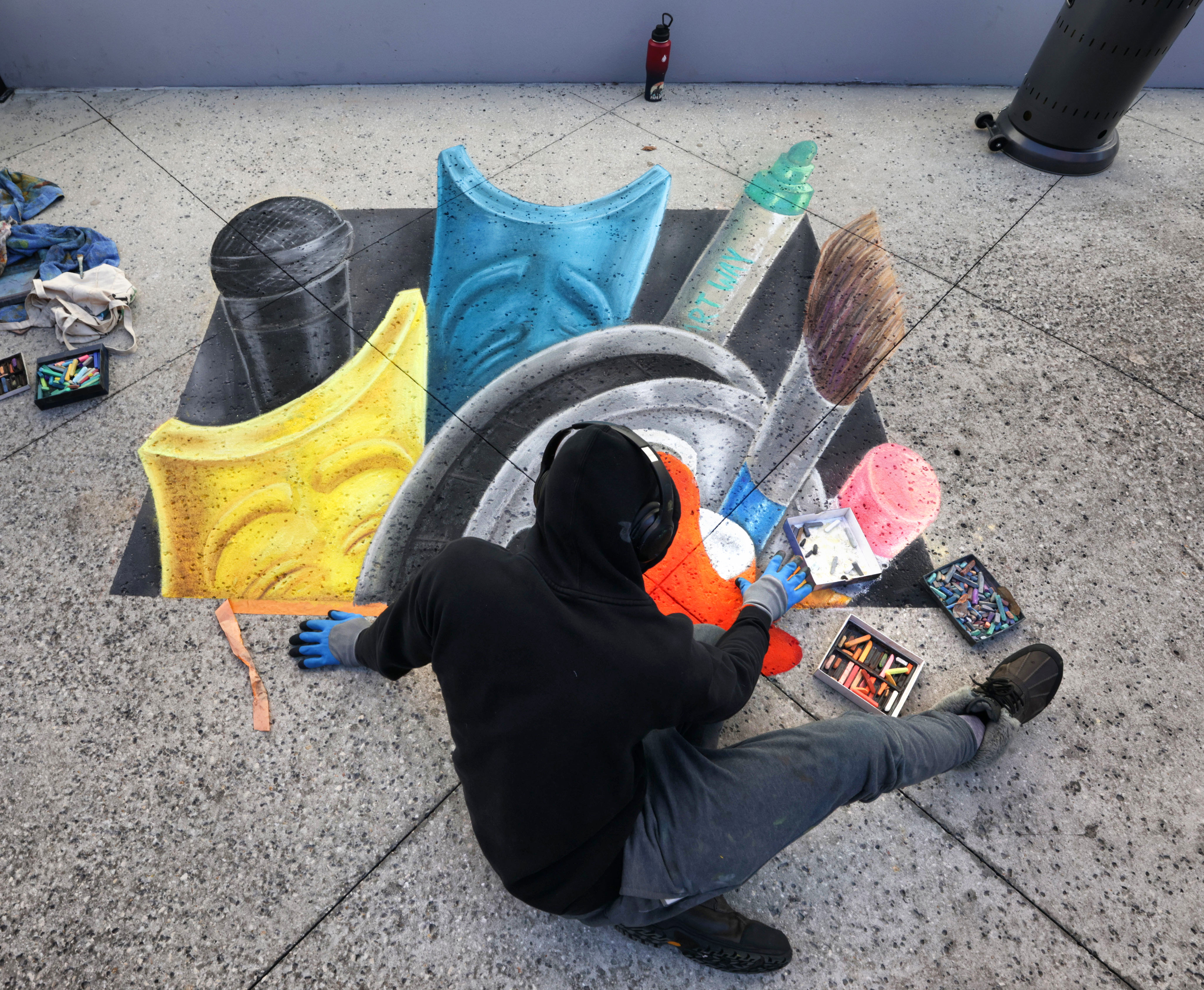 ART AT THE ICON â Sidewalk chalk artist Jordan âJ.J.â...