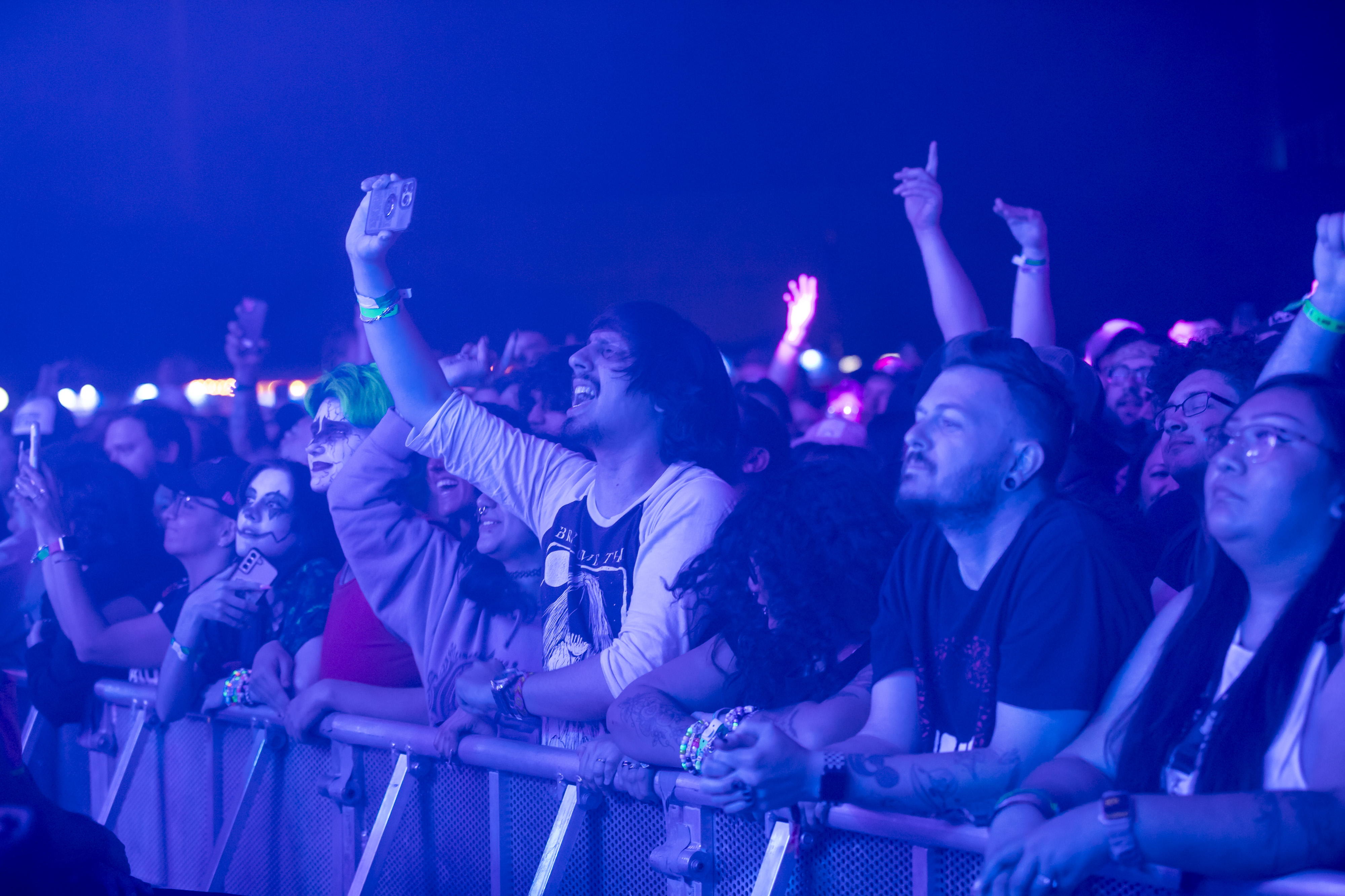 Fans sing along as Streetlight Manifesto performs during Vans Warped...