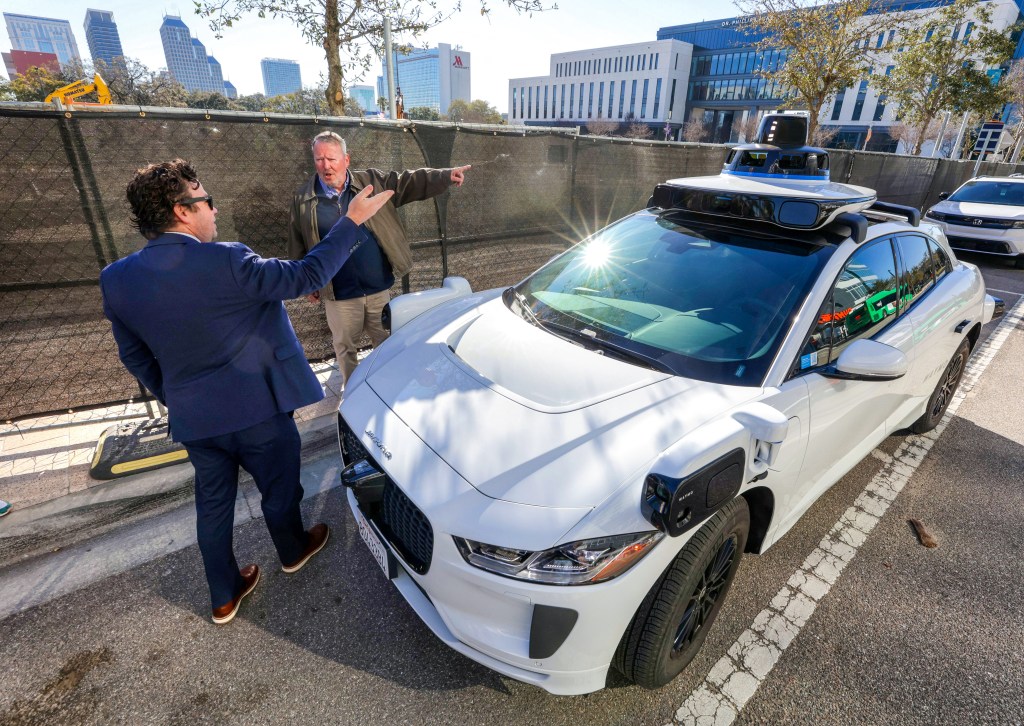 Waymo begins welcoming riders in Orlando, Tesla robo-taxis will follow soon – Orlando Sentinel