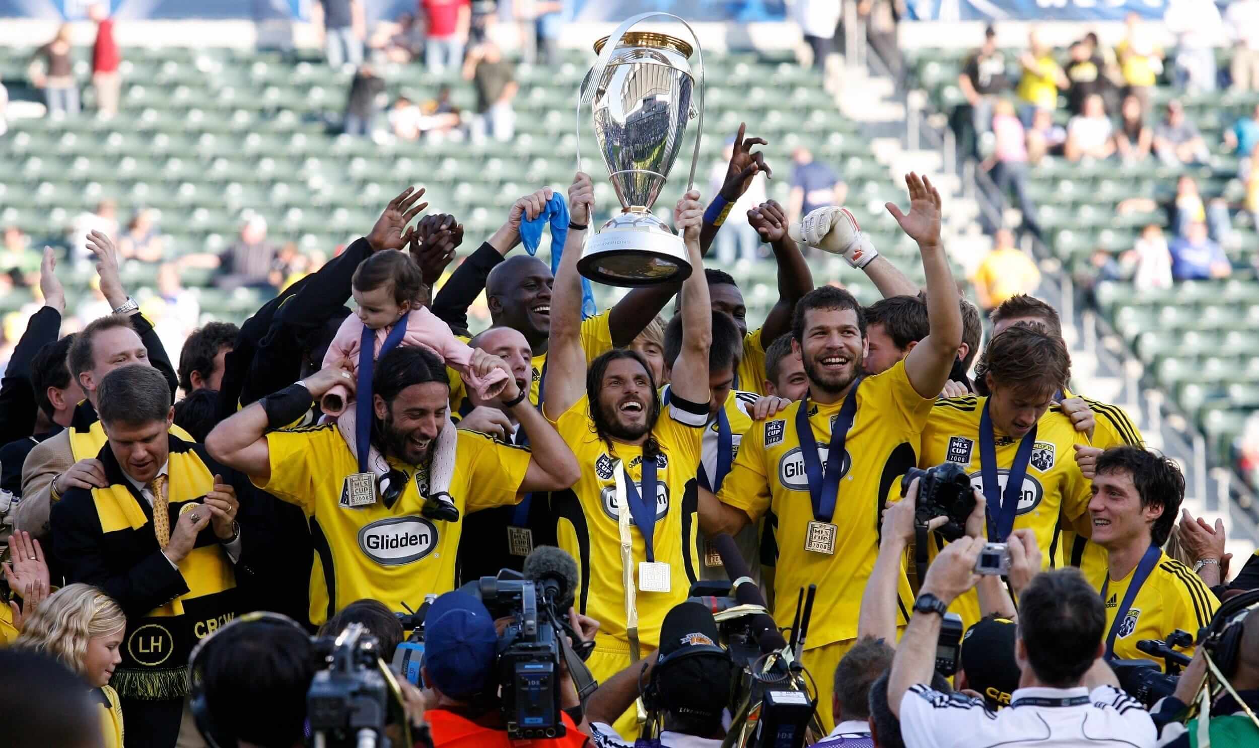 Frankie Hejduk and the Columbus Crew lift the 2008 MLS Cup trophy