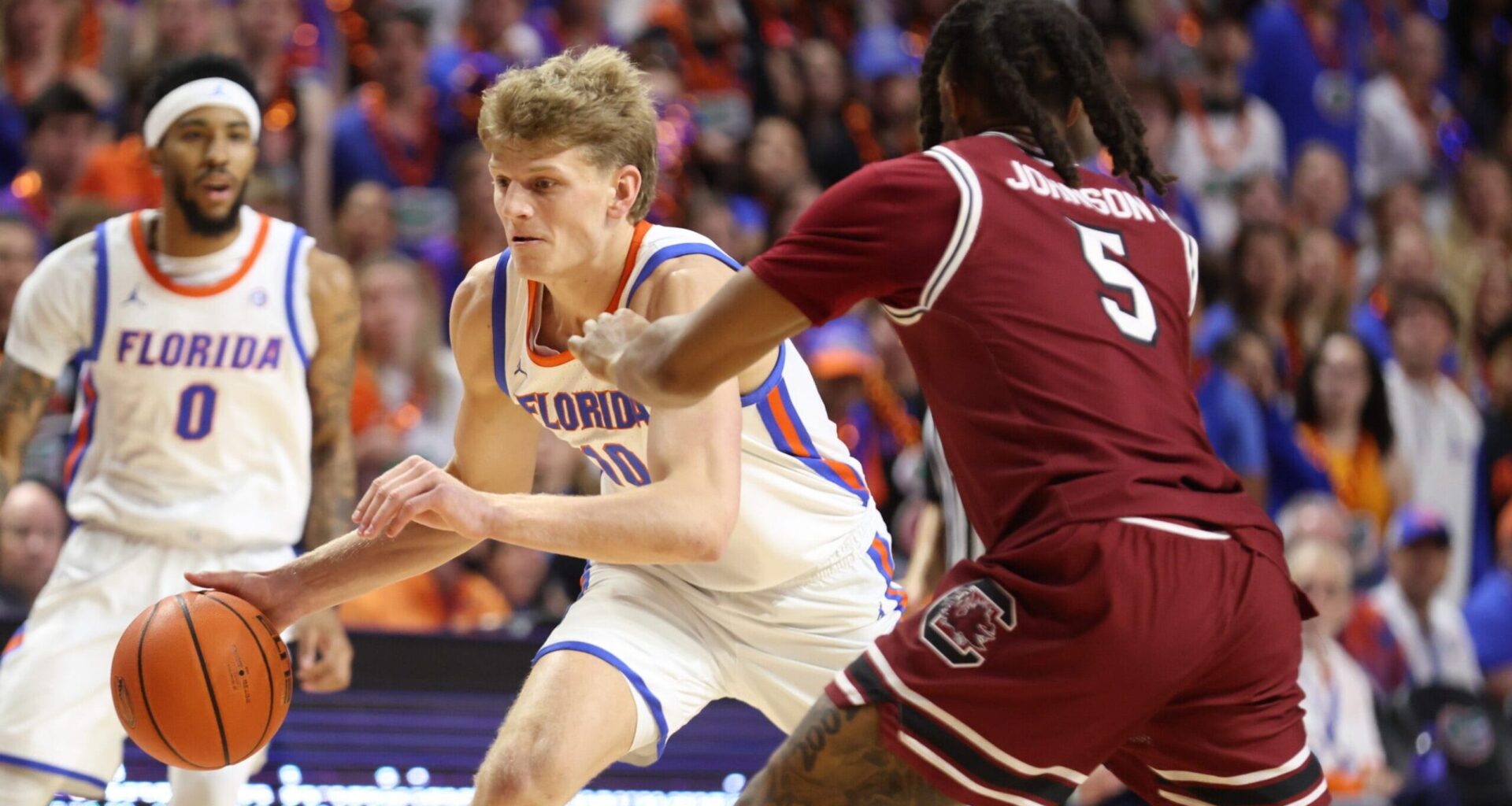 First-place Florida takes care of South Carolina, extends winning streak to 6
