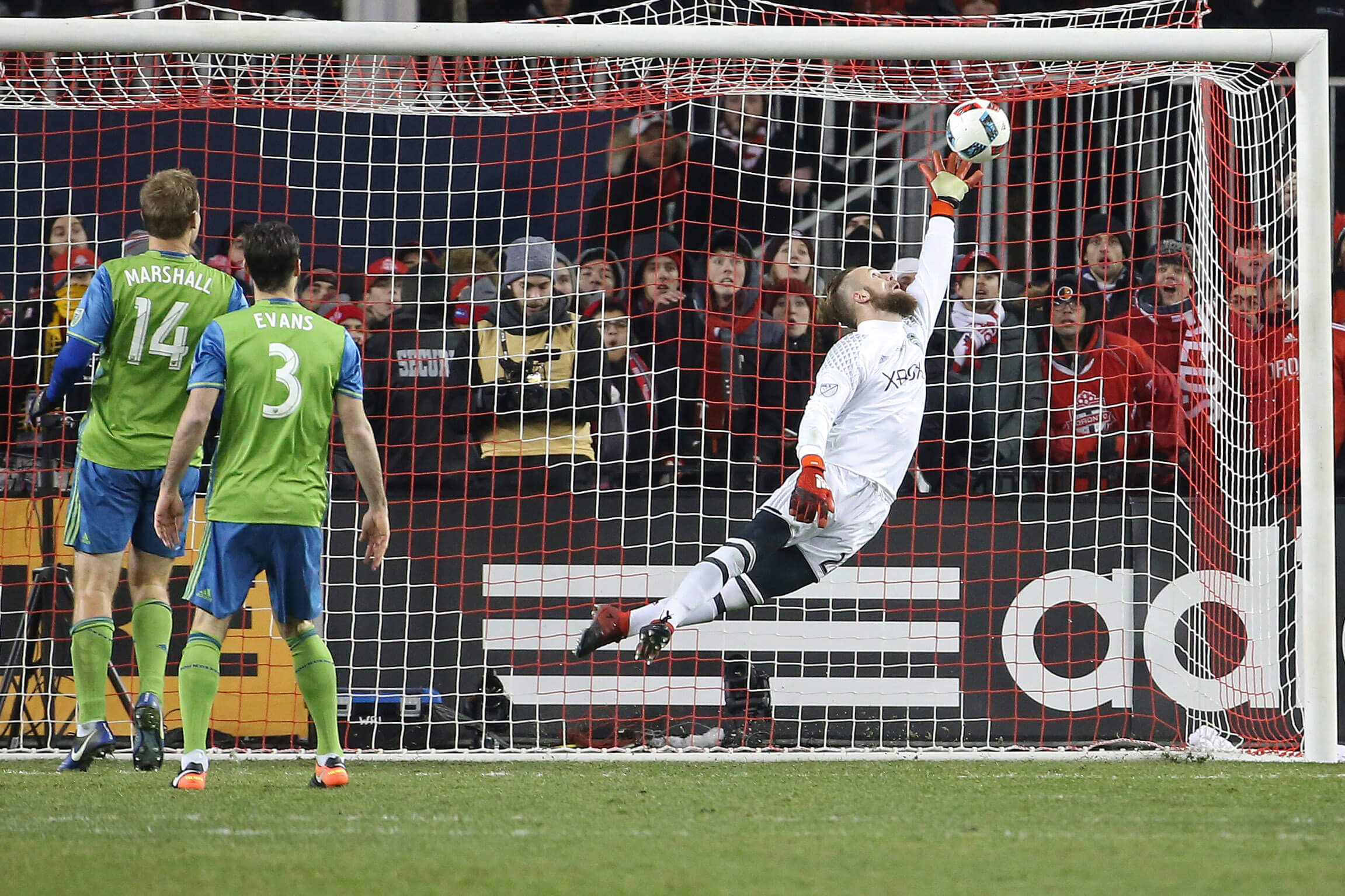 Stefan Frei makes an acrobatic save in MLS Cup 2016