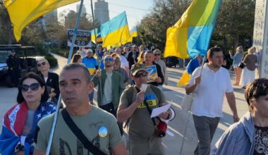 Protesters march to the St. Pete Pier in support of Ukraine in the work against Russia. (Spectrum Bay News 9)