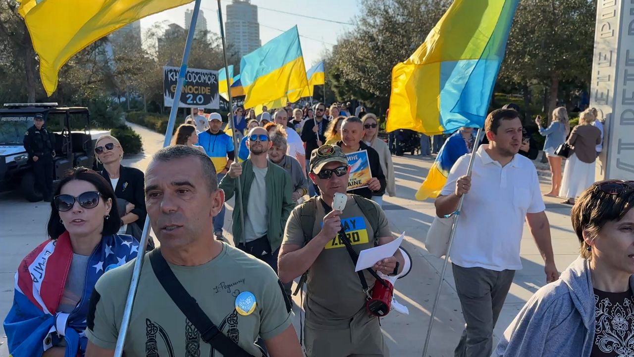 Protesters march to the St. Pete Pier in support of Ukraine in the work against Russia. (Spectrum Bay News 9)