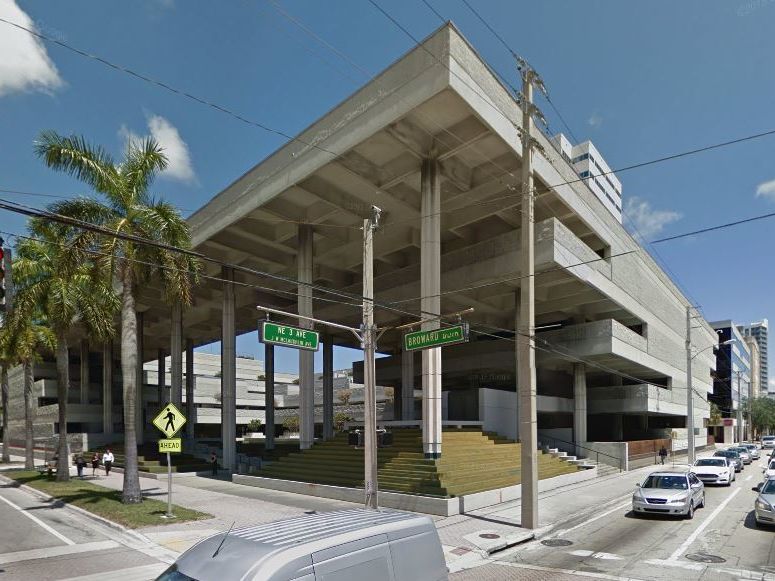 Stay in your lane, Lauderdale