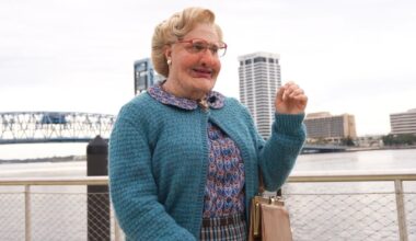 MRS. DOUBTFIRE Title Character Explores Jacksonville Before Local Engagement