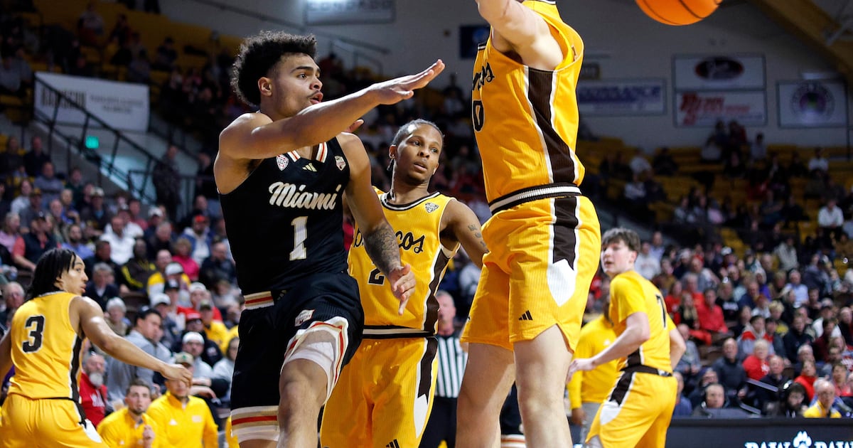 Trey Perry’s last-second bucket lifts unbeaten RedHawks to comeback win over Western Michigan
