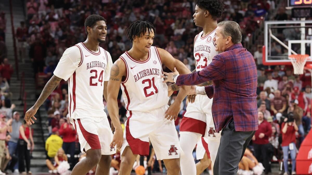 CBB picks: Expert shares best bets for Saturday's games, including Arkansas-Florida