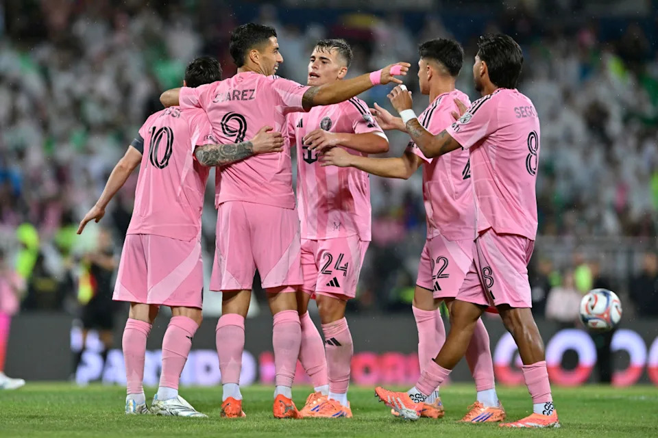 Luis Suarez of Inter Miami celebrates with teammates after scoring the first goal of his team during a friendly match between Atlético Nacional and Inter Miami at Estadio Atanasio Girardot on January 31, 2026 in Medellin, Colombia. (Photo by Gabriel Aponte/Getty Images)
