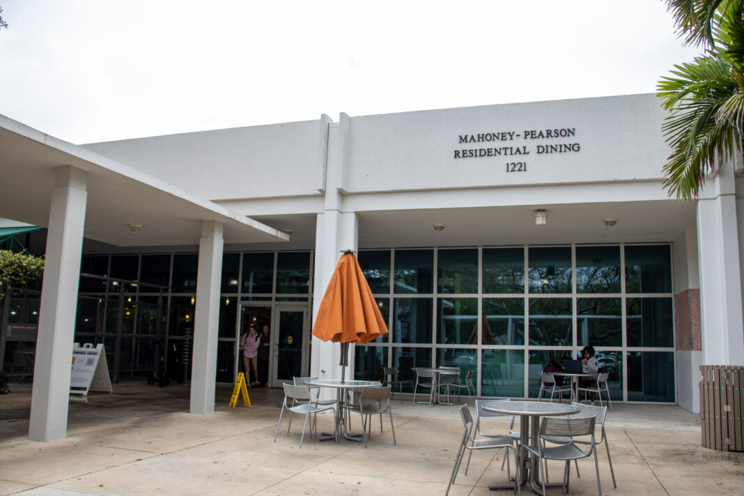 Rule banning reusable water bottles in Mahoney-Pearson dining hall repealed after one day