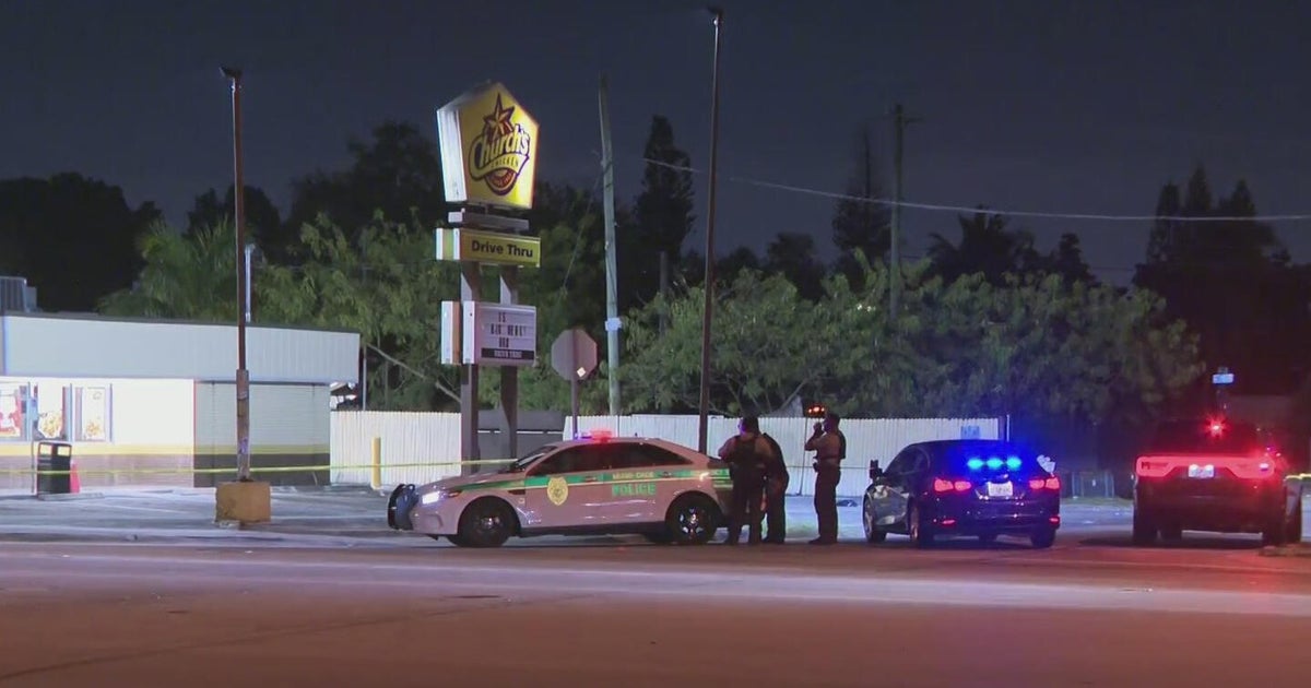 3 shot during attempted robbery of security guard in northwest Miami-Dade, sheriff's office says