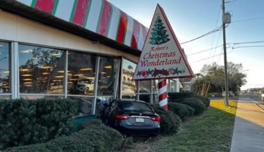 Car crashes into Robert's Christmas Wonderland in Clearwater, police say