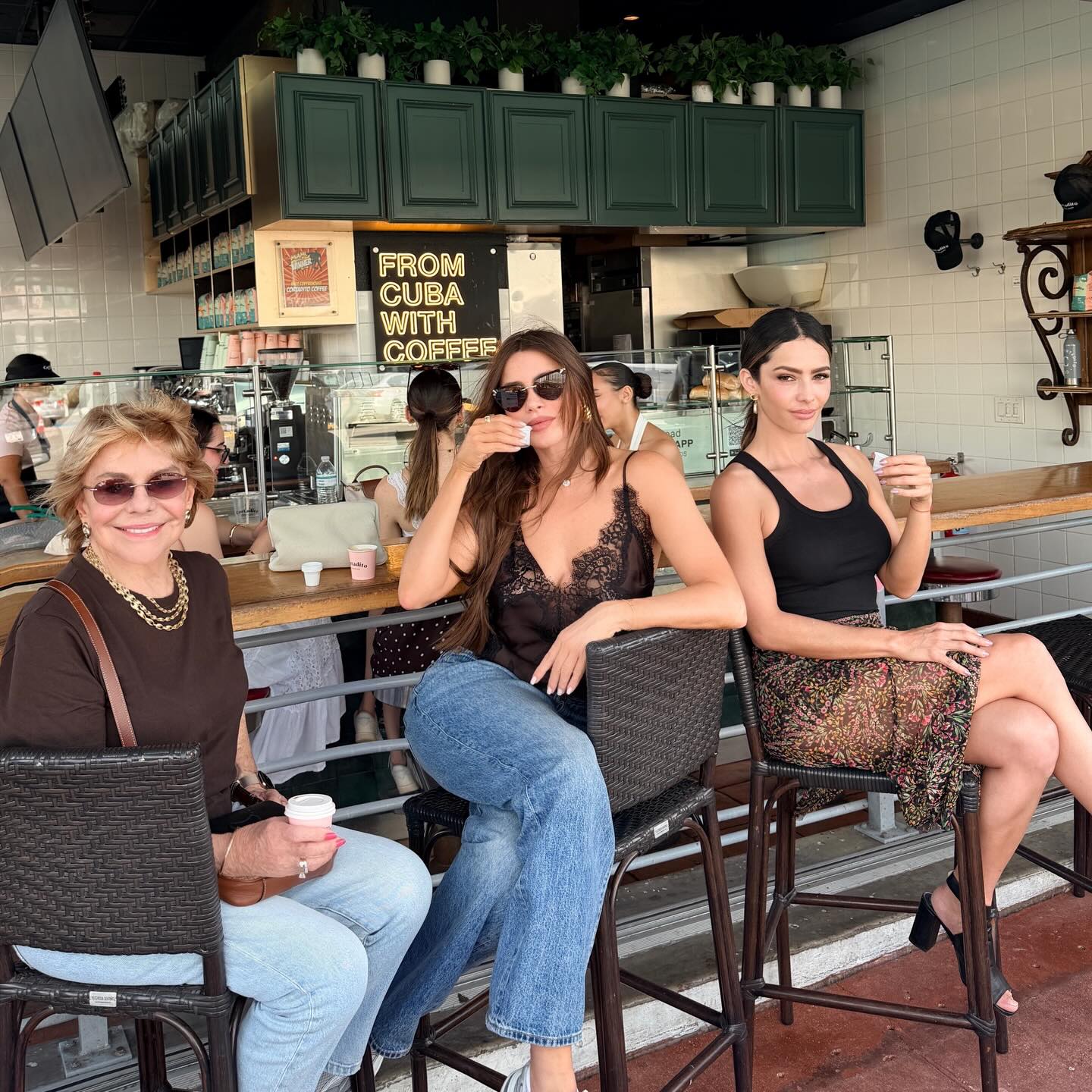 Sofía Vergara grabs some coffee with her fam.
