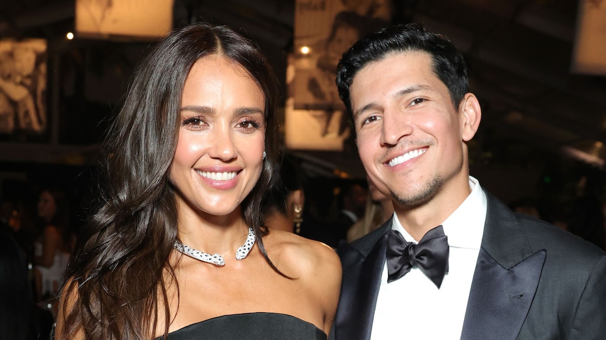 Jessica Alba sizzles in Miami bikini moment with Danny Ramirez