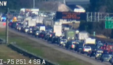 Traffic alert: Lanes blocked on I-75 N in Riverview due to crash