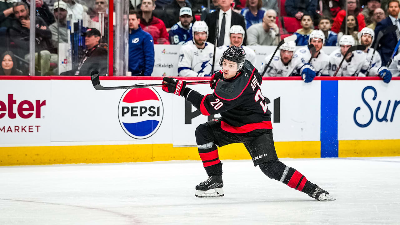 Hurricanes cool off Lightning in back-and-forth game, point streak hits 11