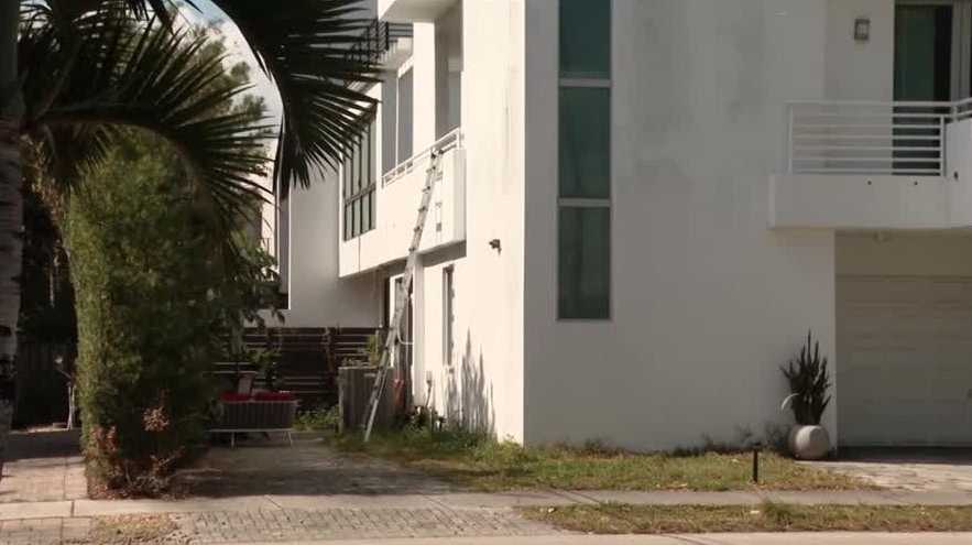 Florida man suspected of killing six people dies by suicide